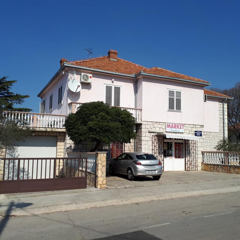 Apartment & Room'S Anni Zára Kültér fotó
